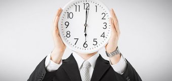 W jaki sposób zmiana czasu wpływa na naszą efektywność w pracy?