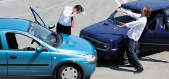 Miałeś wypadek w wypożyczonym samochodzie podczas pracy? Kto ponosi koszty naprawy?