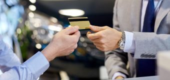 Karta debetowa a kredytowa