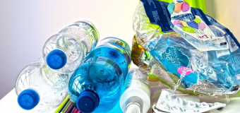 Jak trzymać plastikowe torby i opakowania z dala od wysypisk śmieci?