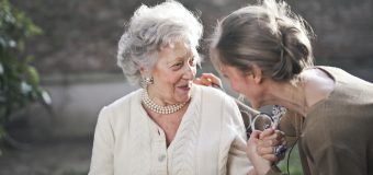 Najważniejsze zasady pielęgnacji osób starszych